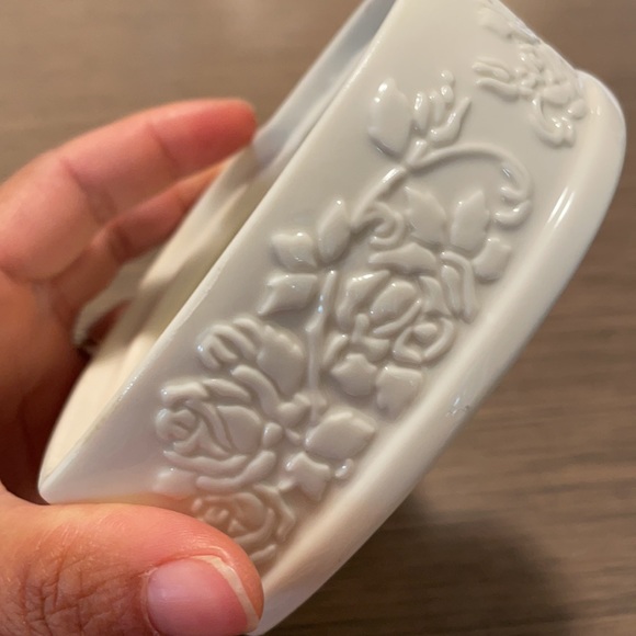 Porcelain musical jewelry box by Mikasa 🎶 - Picture 5 of 12